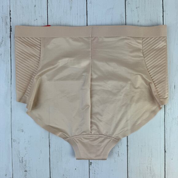 NWT Spanx Champagne Beige Invisible Shaping Brief Panty Size Medium - Picture 7 of 10